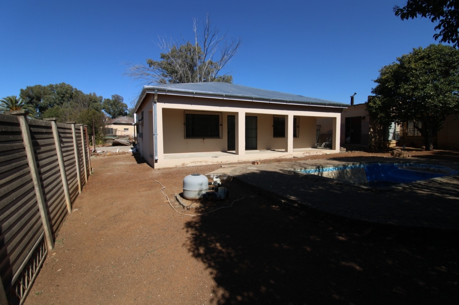 To Let 2 Bedroom Property for Rent in Bloemfontein Rural Free State